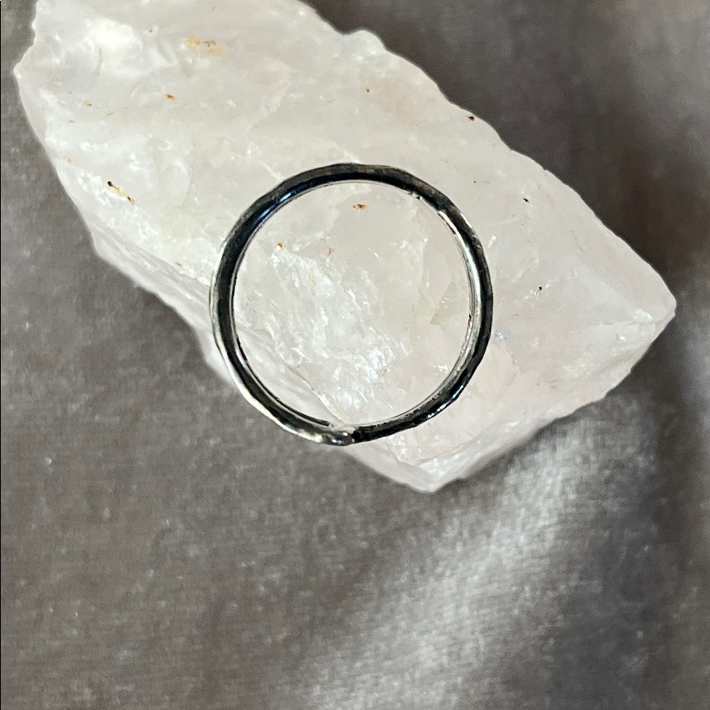 Sundance Hammered Triangle Ring NWOT - Picture 2 of 4